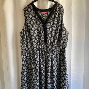 Black and white hi lo dress. Work or play.